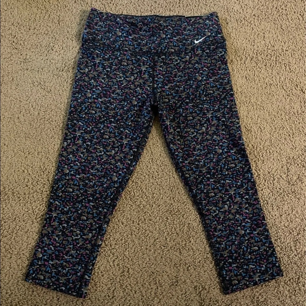 NIKE DRI-FIT CROP LEGGINGS